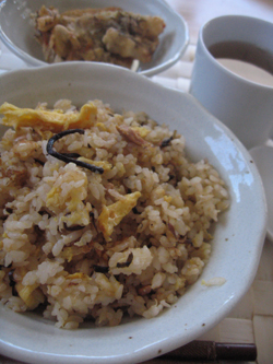 塩昆布とツナのチャーハン