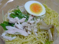 沖縄の塩と鶏ガラスープの冷たい塩ラーメン