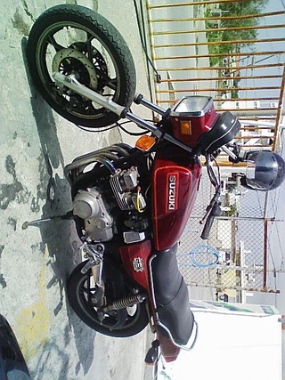 牛(gsx750e)