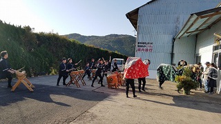 東岩崎獅子舞太鼓　江迎町内で祈願