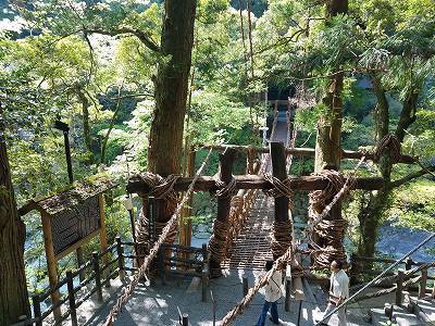 秘境の里　祖谷のかずら橋と祖谷川の小便小僧　（徳島）