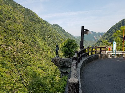 秘境の里　祖谷のかずら橋と祖谷川の小便小僧　（徳島）