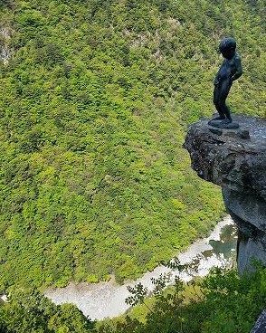 秘境の里　祖谷のかずら橋と祖谷川の小便小僧　（徳島）