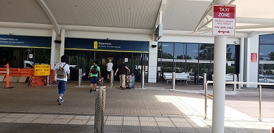ダーウイン空港　　さようならガイドの藤田眞弓さん