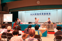 料理講習会(琉球新報主催)に伊是名が登壇！200名越えのお客様が集まりました〜！ 2016/07/17 18:07:36