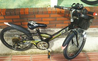 子供自転車とハロウィン/沖縄市