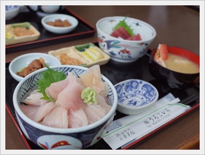 うろこいちの海鮮丼（いわき小名浜）