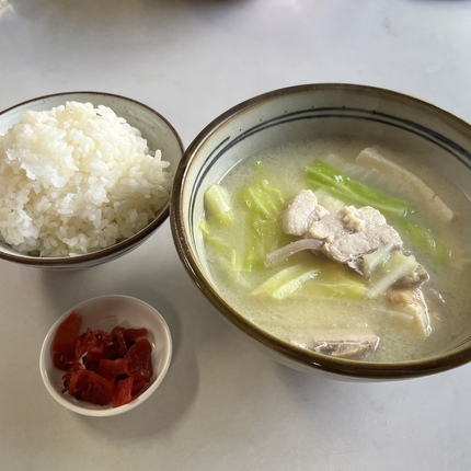 写真は自分が食べた「みそ汁」です。