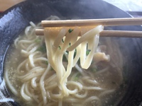 やさしぃ〜いお味でウマウマ♩　中休味商店　元祖鶏宮古そば