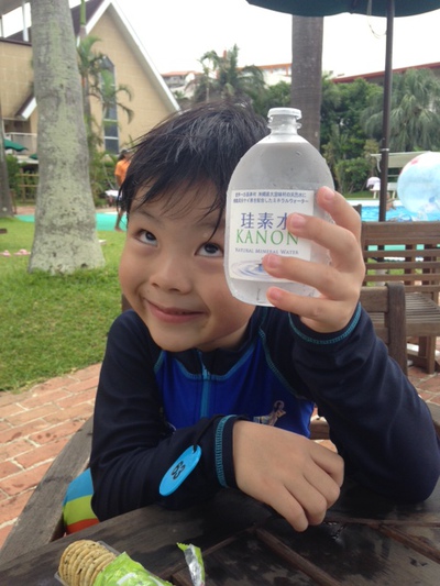 丸型のボトルがお似合いの珪素水
