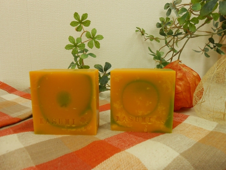 かぼちゃ色の石けんになりました～（レッドパーム油）