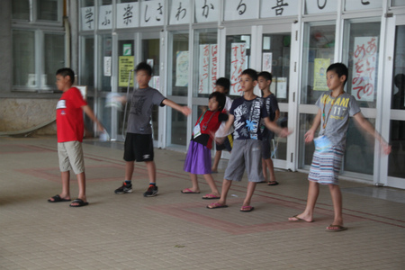 ラジオ体操スタート！  安和パパのラジオ体操日記（７/20 神森小学校運動場）