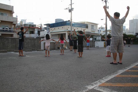 7月27日のラジオ体操：北那覇税務署前