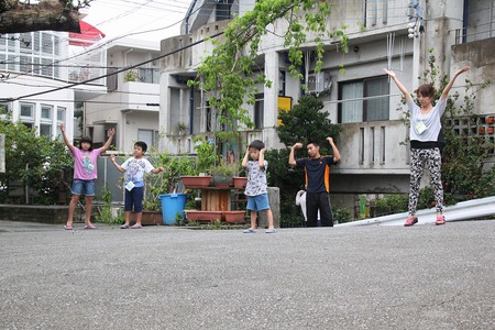 神森小、勢理客公民館は雨の日でもやってました（8/1））