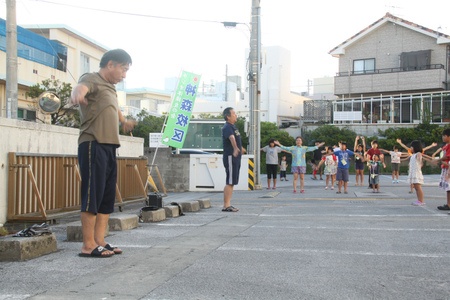 税務署駐車場でのラジオ体操（7/29）