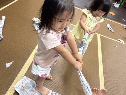新聞紙遊び☆うさぎ組