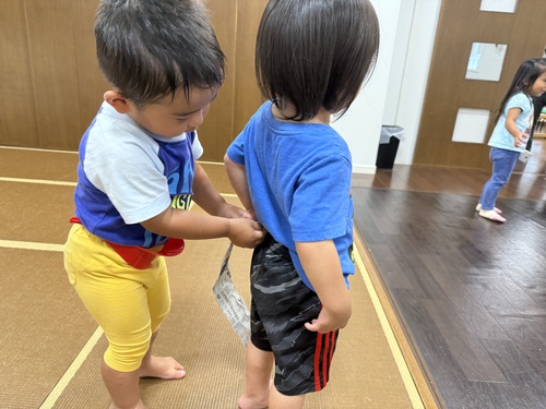 新聞紙遊び☆うさぎ組