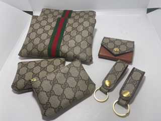 GUCCIバッグリメイク ポーチや小銭入れなど小物へ │ 沖縄県沖縄市の革