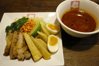 「琉球チルダイ」の「エスニックつけめん」は今日まで。 2016/04/03 09:07:15