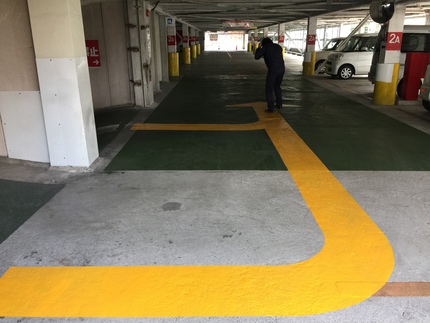 工場床におすすめ タイヤ痕が付きにくく油に強い床塗料 躯体処理琉球株式会社 沖縄のコンクリートと鉄製品の長寿命化に貢献