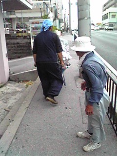 お爺さん助ける