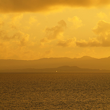 夕日の海