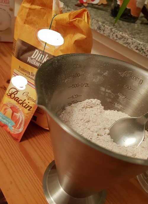 小麦粉とべーキングパウダー