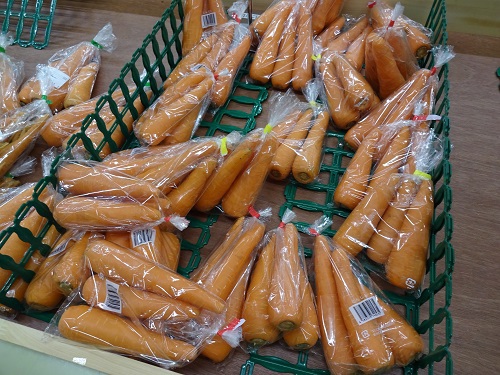 【新！ファーマーズマーケット】南風原 くがに市場は野菜の試食コーナーも充実！