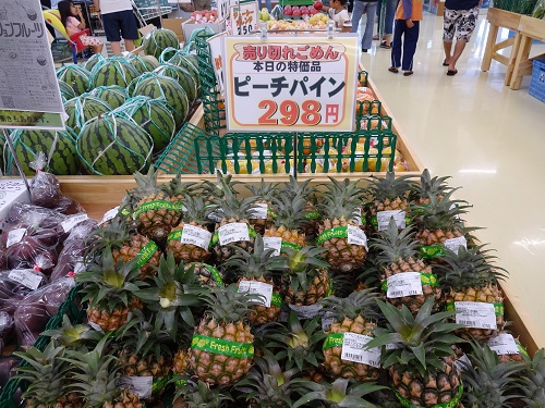 【新！ファーマーズマーケット】南風原 くがに市場は野菜の試食コーナーも充実！