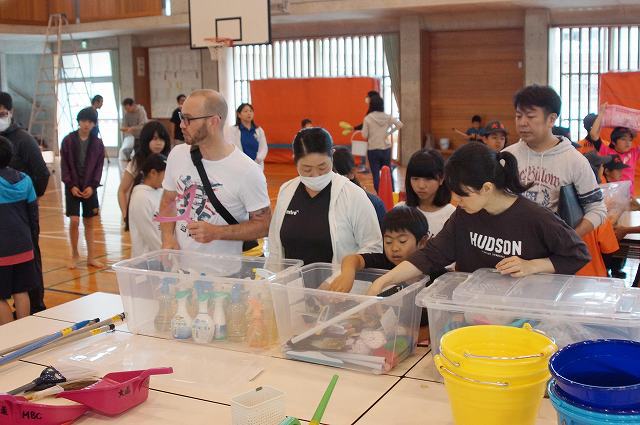 親子で体育館をきれいに　大道小学校　大道小放課後子ども教室