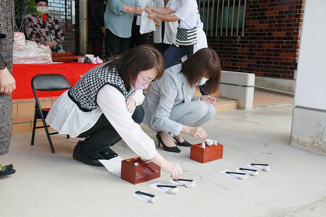 米と酒を供える