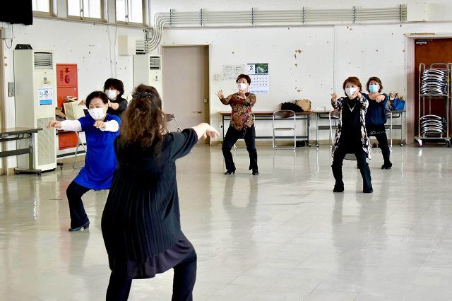 琉球新報ローカルblog:一緒に踊りましょう 社交ダンスサークル
