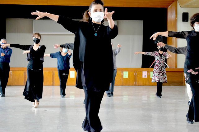 琉球新報ローカルblog:一緒に踊りましょう 社交ダンスサークル