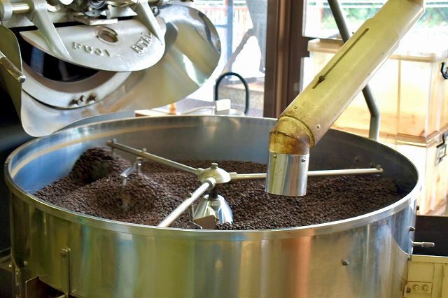 焙煎したばかりの新鮮なコーヒー豆