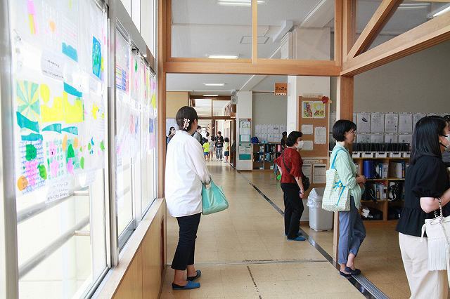 多くの保護者が参観