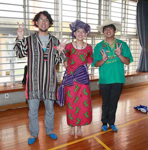 長濱彩さん（中）矢田部建佑さん（右）