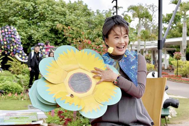 琉球新報ローカルblog:花の絵本を読み聞かせ会 沖縄こどもの国