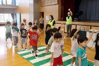 登下校を安全に　銘苅小学校、銘苅こども園