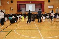 歴史から平和を学ぶ　泊小学校