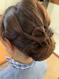 結婚式 お呼ばれパーティヘアー マダムに似合う上品でエレガントなアップスタイル 2019/03/04 09:43:56