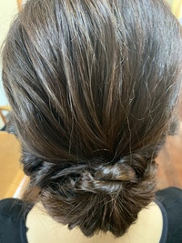 マダムに似合うゴムとピンだけで簡単ヘアーアレンジ✩.*˚読谷 ヘアーサロン 2019/03/13 11:29:55