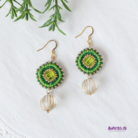 ビーズ刺繍　元気なグリーン色ピアスできました♪ 2023/03/23 11:30:08