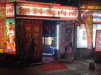 沖縄キャバクラ！案内所の周辺は客引きが多く、案内所への入店を邪魔してくるので客引きの話を聞かず案内所の中へお入り下さい。 2015/05/17 19:54:02