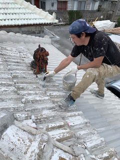 沖縄市上地、Ｓ様邸、セメント瓦屋根（90㎡）改修・ウレタン防水工事6/14着工～7/8完工✨