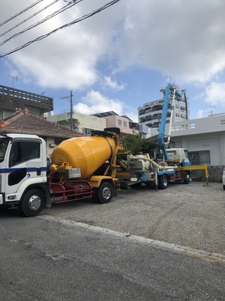 沖縄市胡屋、Ｕ様邸、外壁（317㎡）・防水（143㎡）改修塗装工事【土間打ち工事】8/23着工～▶️(No2)