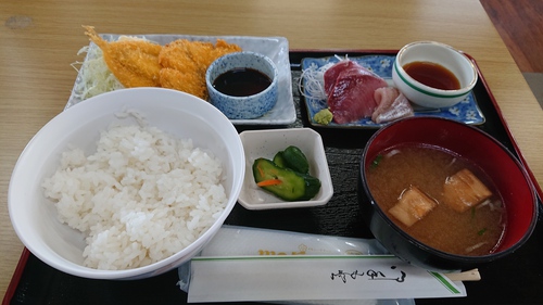 岩船港　漁協食堂
