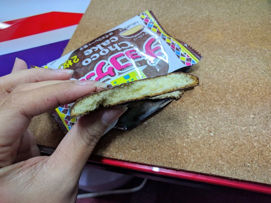 駄菓子 ユーラク チョコケーキ のパッケージが新しくなってた 味も Miniと買い物レボリューション