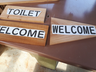 トイレットとウェルカムを切り抜きます。