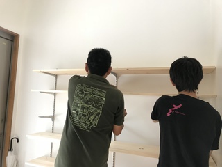 玄関に靴箱作りました~ 玄関に靴箱作りました~