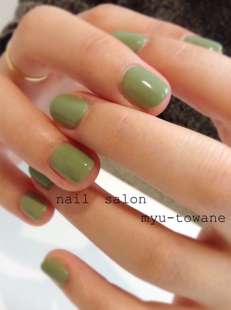 Simple Is The Best なカーキ色でワンカラーネイル うるま市 沖縄市 ネイルサロン Myu Towane Nail Room